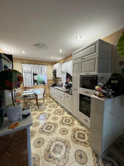 De vanzare casa cu 6 camere, 480 mp, zona Vetis