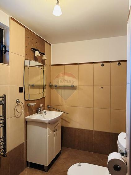 Casă de închiriat | 4 camere | Teren 530 mp | Otopeni