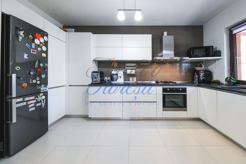 Casa 5 camere, 242 mp, zona Somesului
