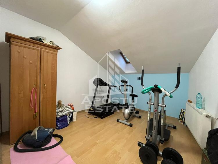 Casa individuala, 6 camere, 3 bai, garaj,acces auto, teren de 411