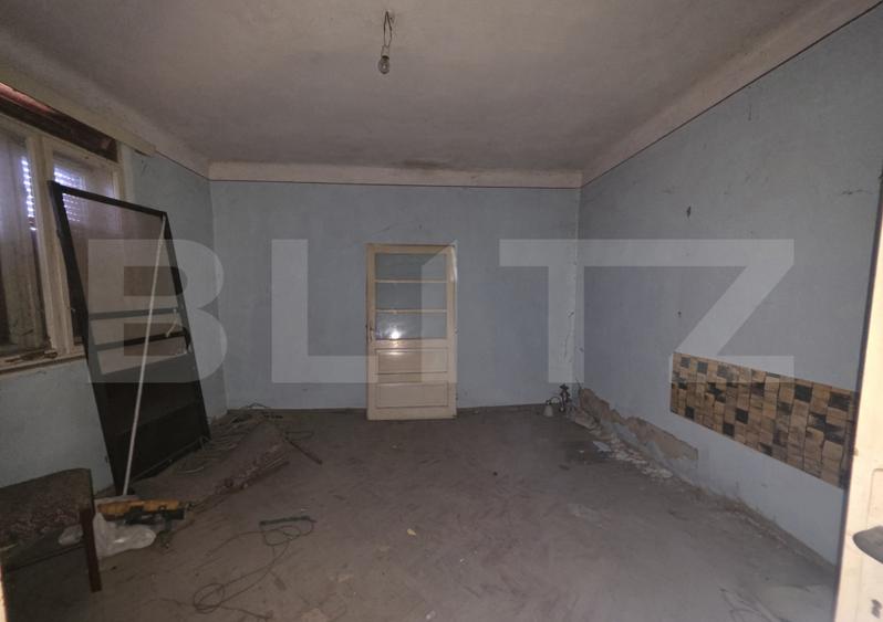 Casa de vanzare cu 2 camere,80 mp,zona sat Ambud comuna Paulesti