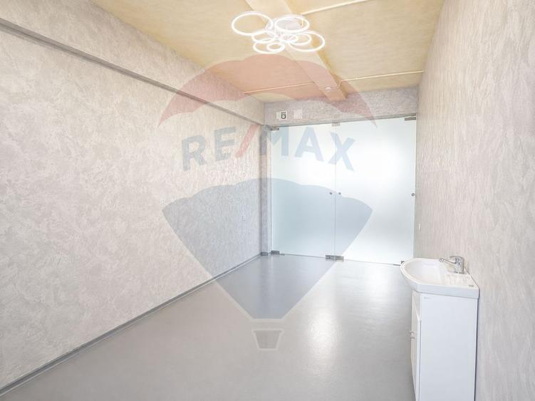 Spațiu comercial renovat, vitrină generoasă, vad excelent, Mănăștur