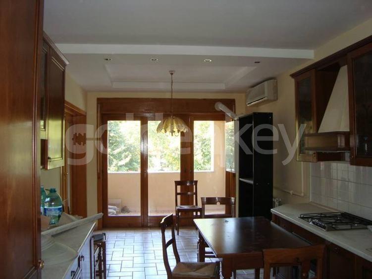 Apartament spatios cu 5 camere | garaj si boxa