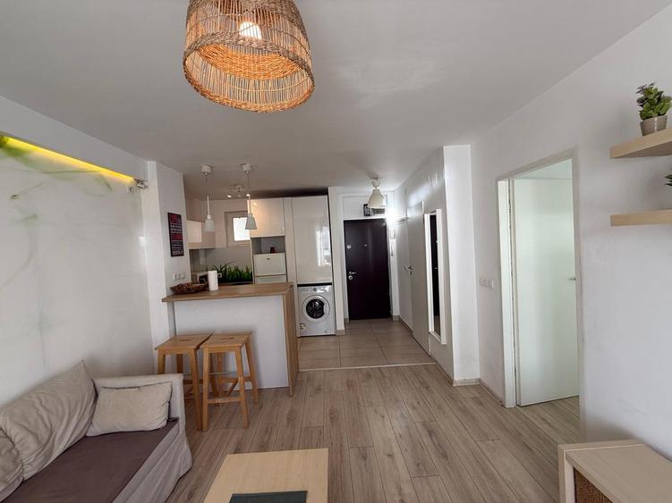 UNIVERSITATE, 2 camere, etaj 3, 50 mp, centrala proprie, mobilat, renovat