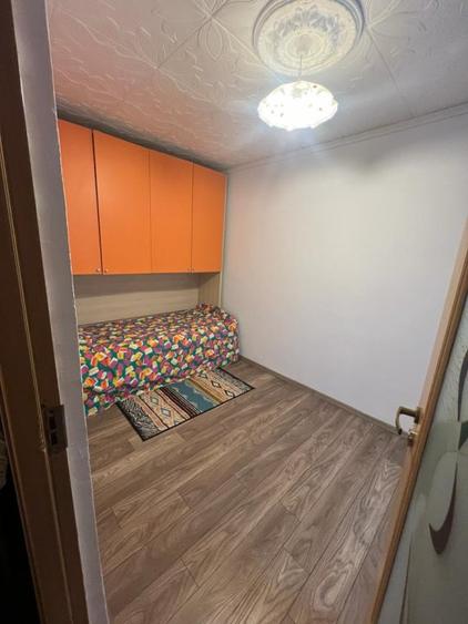 Apartament cu 2 camere, etajul 3/4, zona Podul de Piatra