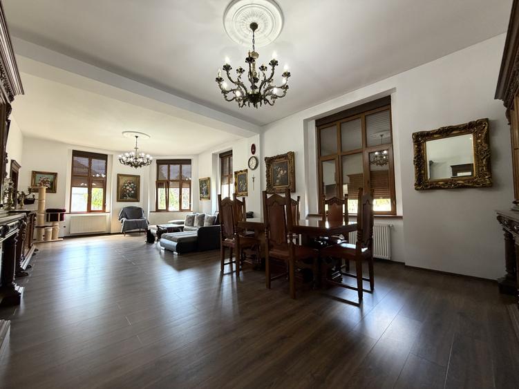 Casa individuala 4 camere, 220 mp utili, 400 mp teren, renovat integral -Sagului
