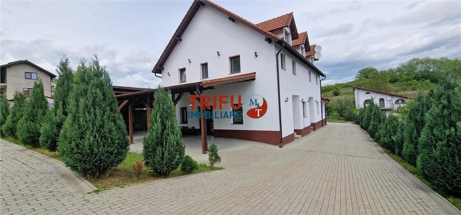 Casă tip pensiune de vânzare cu 6 camere și o casă adiacent&