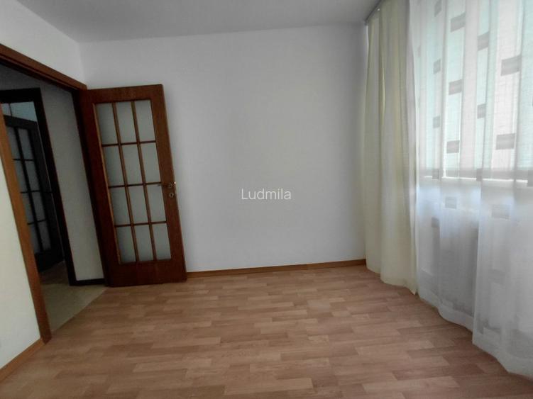  Prima inchiriere 3 camere, complet renovat, loc parcare asigurat. - 12