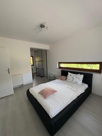 Casă P+M, 1039 mp teren, 200 mp, vedere la munte, 4 camere, garaj, zona Griviței