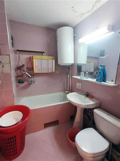 Apartament 3 camere etaj 2 in Moldova Noua