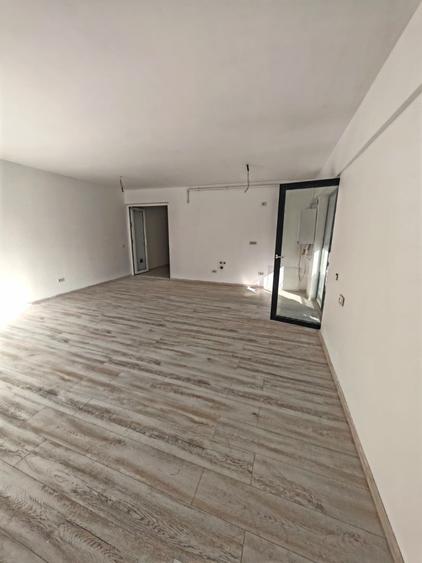 De vanzare 2 studio-uri bloc nou, Tractoru, Coresi