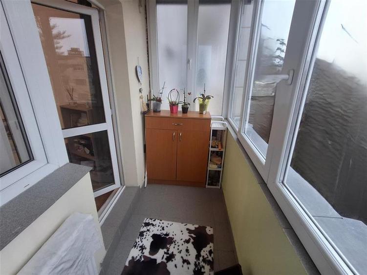 Apartament 3 camere decomandat 2 balcoane pivnita zona Valea Aurie