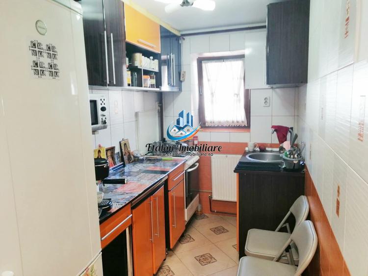 Apartament 3 camere semidecomandat Piata Maratei