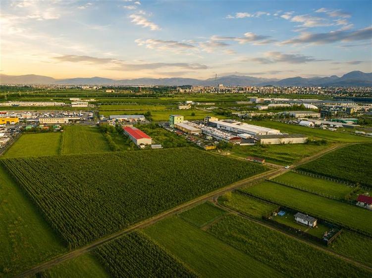 Film!Potential rezidential/investitional, 5.000 mp intravilan,priveliste Muntii