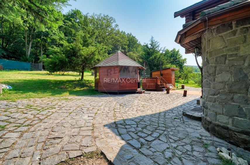 Casă din buștean rotund | 3.735 mp teren | La 30 km de Brașov - 31