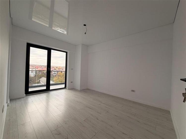 Apartament cu 3 camere, 2 bai Bloc nou Nicolina, et. intermediar