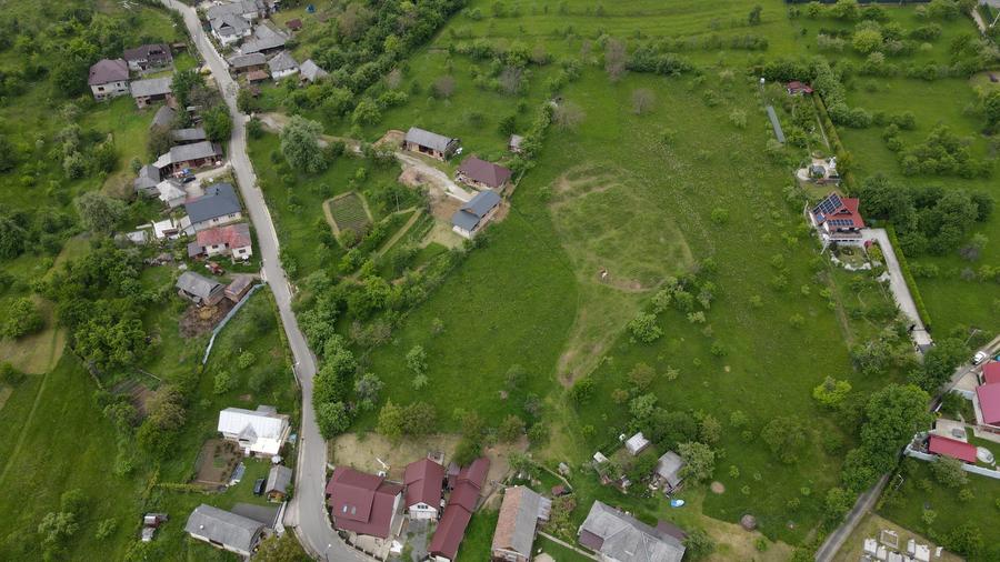 De vânzare – Teren intravilan + extravilan, 8.318 mp  Localitatea Rus, Maramures