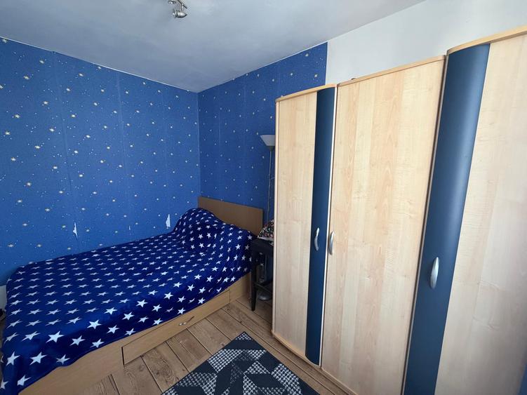 Apartament 3 camere - etaj 3 - balcon - zona Cedonia