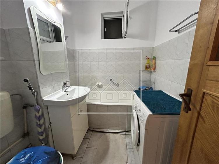 Apartament spatios cu 3 camere, Str. Scoala de Inot