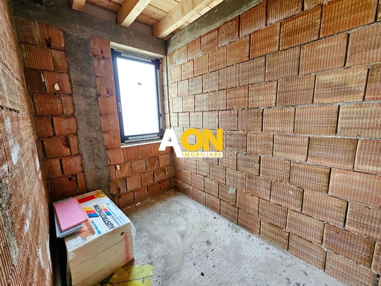 Casa semifinisata, 4 camere, 554 mp teren, Cetate