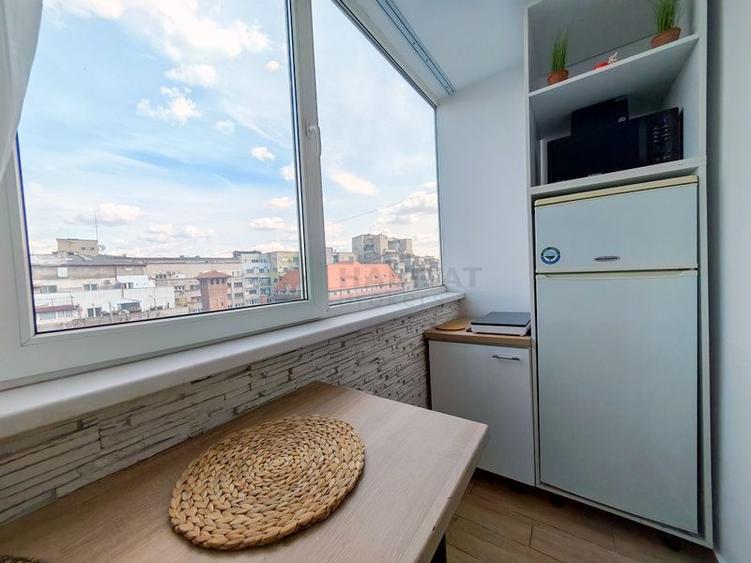 Spațioasă, luminoasă, complet renovată și mobilată, Bloc UNIC