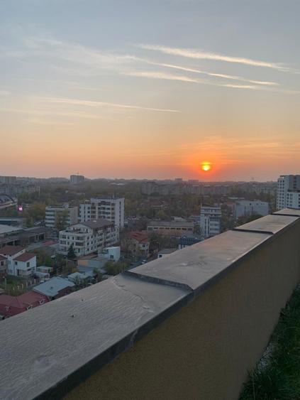 Loft spatios, etaj 12, cu acces exclusiv la toata terasa blocului, gazon natural