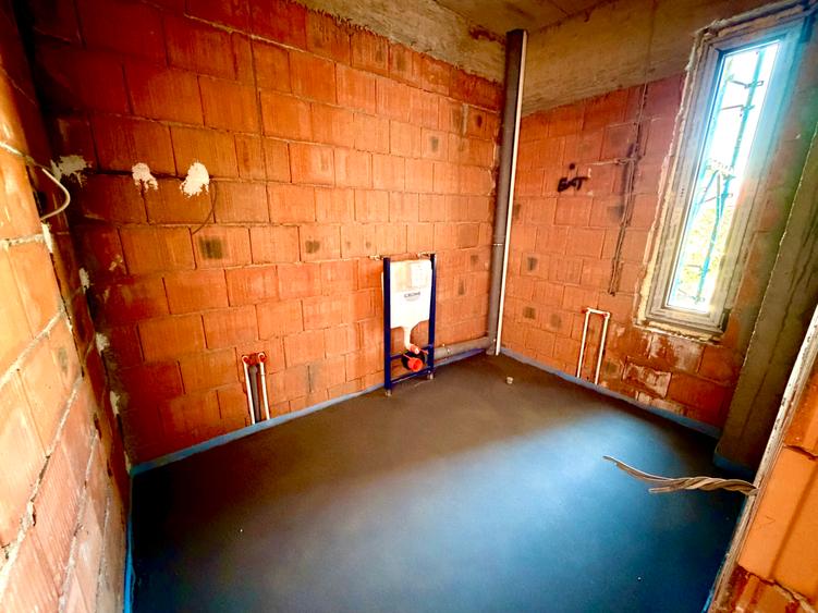 Casa deosebita situata stradal la 350m fata de Sos. Oltenitei