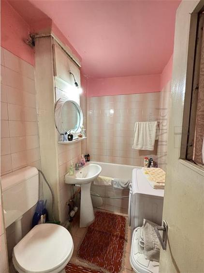DAMBOVITA - 2 CAMERE - BLOC IZOLAT - ETAJ INTERMEDIAR - DE RENOVAT