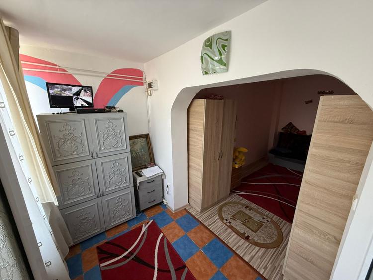 Casă decomandată 3 camere + grădină 450 m², zonă liniștită Galați