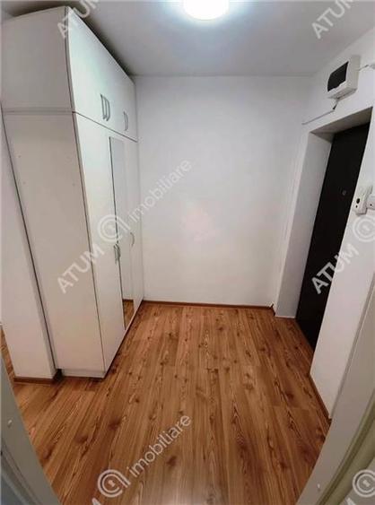 Apartament renovat cu 3 camere 2 bai si pivnita in Sibiu