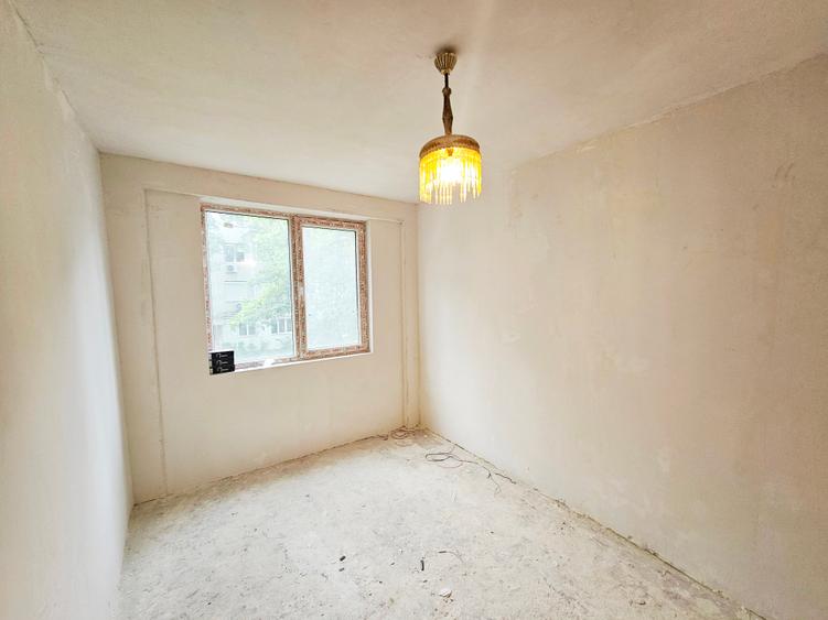 Vanzare apartament 3 camere , etaj 1/4, MICRO 17, zona MINION