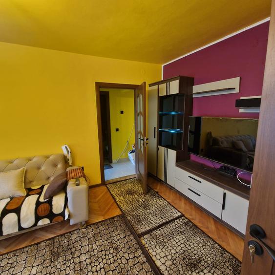 Nord,se vinde apartament semidecomandat ,doua camere ,pret 65000 euro negociabil