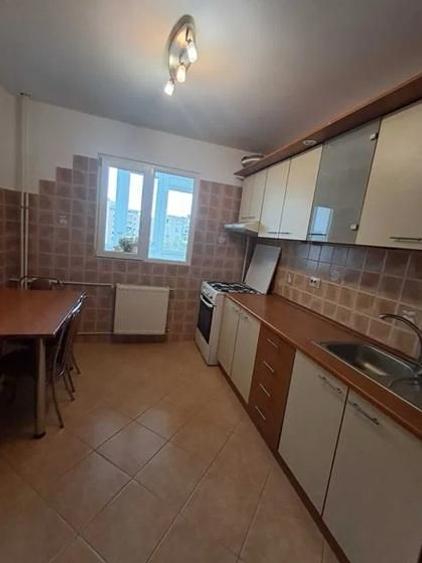 AP. 3 CAMERE - EROII REVOLUTIEI, BUCATARIE INCHISA, METROU 6 MIN
