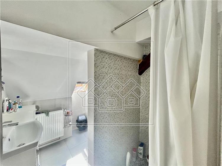 Casa individuala in Sibiu, 373mp teren, 8 camere, pretabila investitie