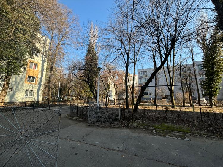 Vanzare apartament 4 camere