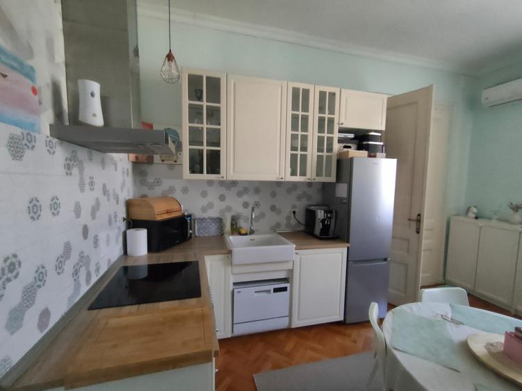 Farmec interbelic in Iosefin-Apartament spatios cu 3 camere-2 bai-balcon generos