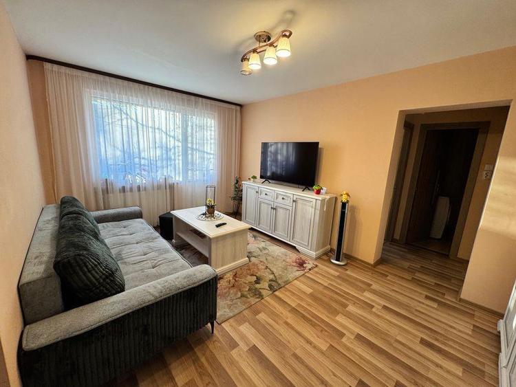 Apartament 3 camere de vanzare zona Sasar