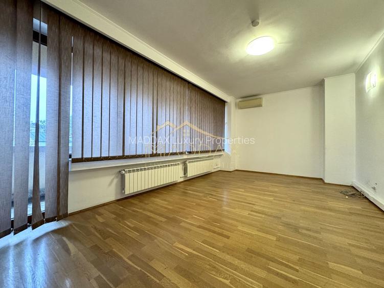 Vila centrala cu 13 camere *460mpu* + garaj // Dorobanți - 32