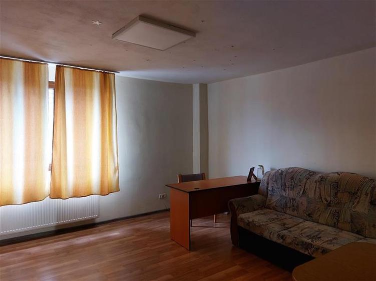 Casa mare pentru locuit sau birouri! De inchiriat sau de vanzare!