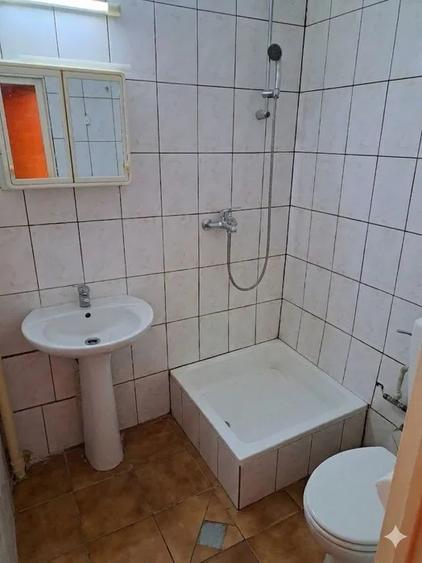 Apartament 4 camere, 89 mp, 2 balcoane, vedere laterală și pe spate, reabilitat