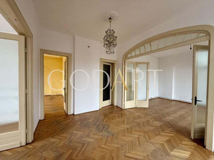 Apartament in vila interbelica | singur pe etaj