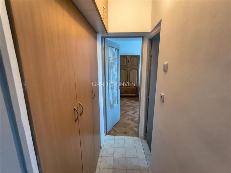 Apartament 2 camere balcon parcare zona Sub Arini