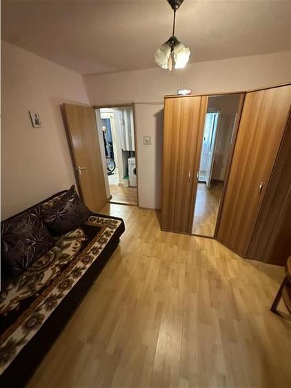 Decomandat cu 2 bai si 2 balcoane la etajul 1 bloc izolat