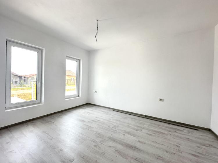 Duplex premium cu 3 camere, 80 mp utili, 325 mp teren - Sanandrei