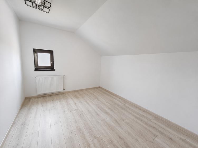 Casă P+1+mansardă, curte amenajata cu 4 locuri de parcare, luminoasa