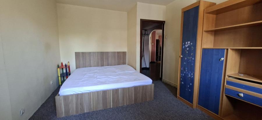 Apartament cu 3 camere - zona semicentrala