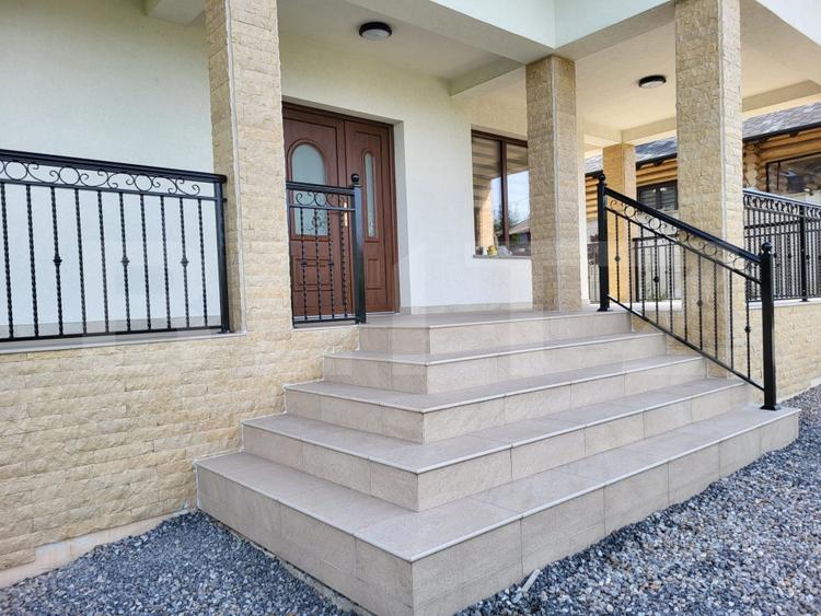 Casa individuala, 411 mp,  împreună cu 2000mp teren,  Gura Humorului, zona Toaca