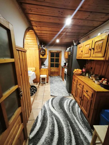 Casa de vanzare cu 3 camere, 80 mp, 900 mp teren, Siret