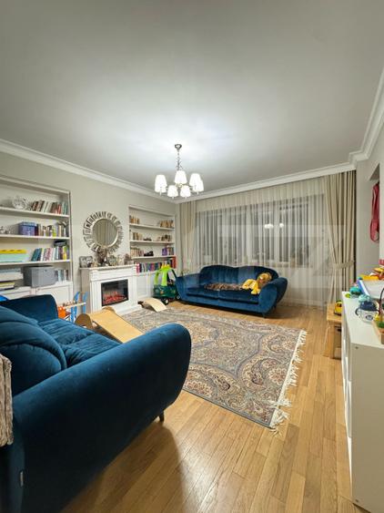 Apartament cu 3 camere, 97 mp, etaj intermediar, decomandat, zona Centrala