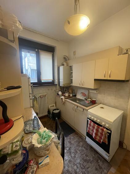 2 camere în vilă interbelică, Str. Londra – tavane 3m+, centrală proprie